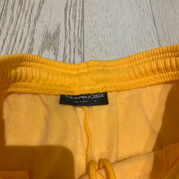 Aritzia TNA Super Fleece Sweatpants - Picture 4 of 4